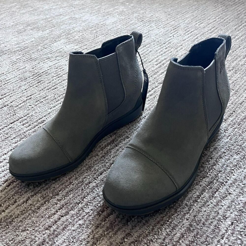 NWT SOREL Gray Suede Chelsea Wedge Ankle Booties Size 10